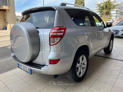 Toyota RAV4 RAV 4 2.2 D-4D 150 CV Exclusive 4x4 Argento usata Gravina in Puglia