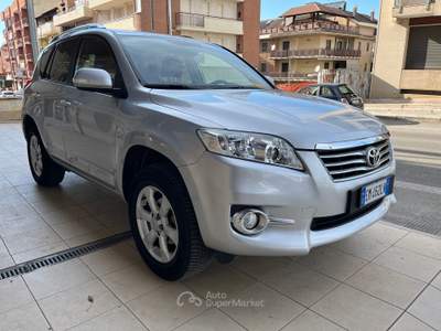 Toyota RAV4 RAV 4 2.2 D-4D 150 CV Exclusive 4x4 Argento usata Gravina in Puglia