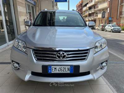 Toyota RAV4 RAV 4 2.2 D-4D 150 CV Exclusive 4x4 Argento usata Gravina in Puglia