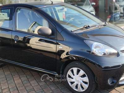 Toyota Aygo 1.0 12V VVT-i 5 porte Active Connect Nero usata Eraclea