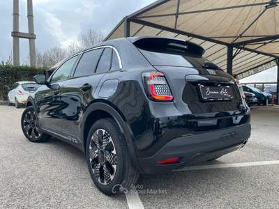 Fiat 600 Hybrid 110 CV DCT MHEV La Prima Nero usata Aprilia