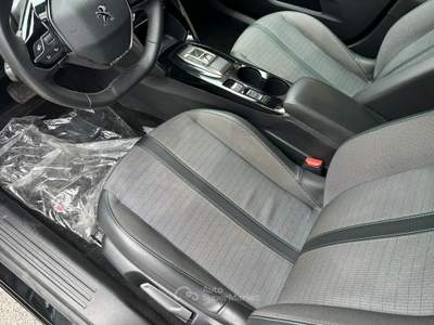 Peugeot 2008 S&S EAT8 Allure Nero usata Aprilia