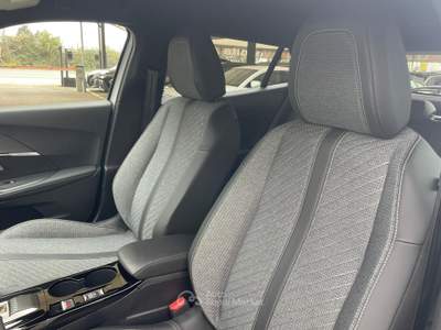 Peugeot 2008 Hybrid 145 e-DCS6 Allure *cam360 Bianco usata Aprilia