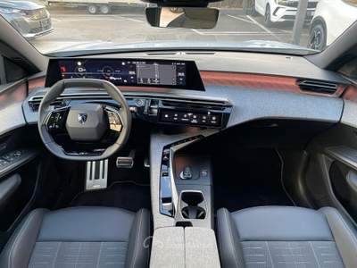 Peugeot 3008 Hybrid 145 e-DCS6 GT Bianco usata Aprilia