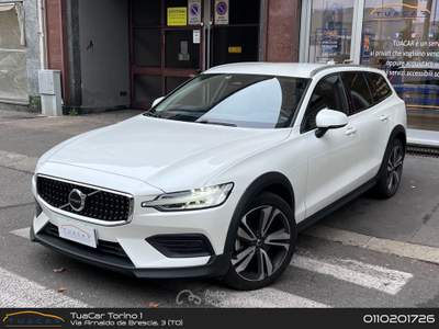 Volvo V60 Cross Country Volvo V60 2.0 B4 MHEV Cross Country AWD Core #8691 Bianco usata Torino