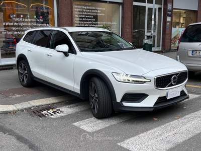 Volvo V60 Cross Country Volvo V60 2.0 B4 MHEV Cross Country AWD Core #8691 Bianco usata Torino