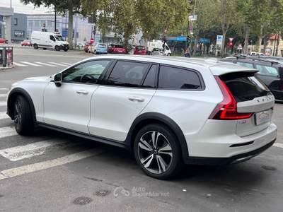 Volvo V60 Cross Country Volvo V60 2.0 B4 MHEV Cross Country AWD Core #8691 Bianco usata Torino