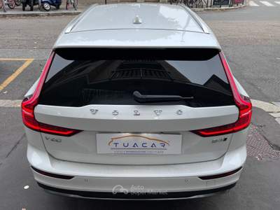 Volvo V60 Cross Country Volvo V60 2.0 B4 MHEV Cross Country AWD Core #8691 Bianco usata Torino