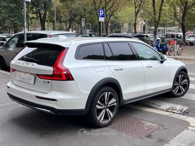 Volvo V60 Cross Country Volvo V60 2.0 B4 MHEV Cross Country AWD Core #8691 Bianco usata Torino