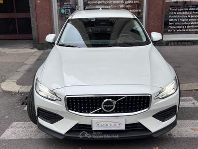 Volvo V60 Cross Country Volvo V60 2.0 B4 MHEV Cross Country AWD Core #8691 Bianco usata Torino