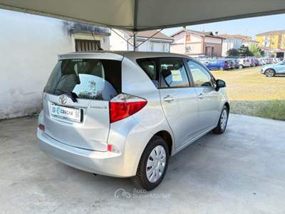 Toyota Verso-S 1.3 CVT Style AUTOMATICA NAVIGATORE E RETROCAMERA Argento usata Pavia