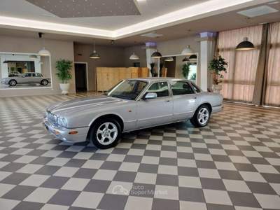 Jaguar XJ 3.2 SE EXECUTIVE Automatica * Finanziabile * Argento usata Guidonia Montecello