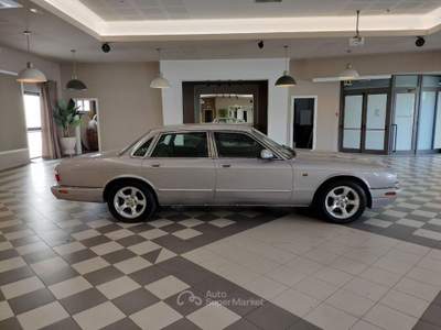 Jaguar XJ 3.2 SE EXECUTIVE Automatica * Finanziabile * Argento usata Guidonia Montecello