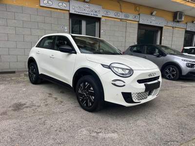 Fiat 600 Hybrid 100 CV DCT MHEV RETROCAMERA key less go Bianco usata Afragola