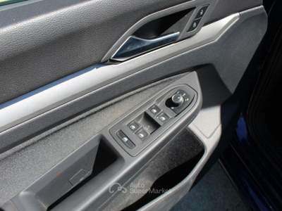 Volkswagen Golf VIII 1.0 etsi evo Life 110cv dsg Blu/Azzurro usata Padula