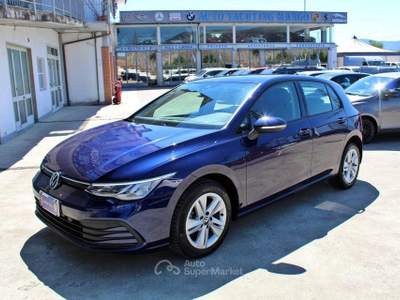 Volkswagen Golf VIII 1.0 etsi evo Life 110cv dsg Blu/Azzurro usata Padula