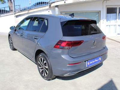 Volkswagen Golf VIII 2.0 TDI SCR Style 115CV Grigio usata Padula