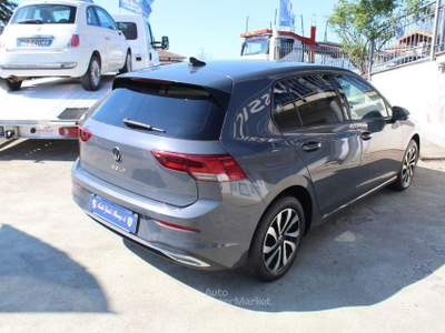 Volkswagen Golf VIII 2.0 TDI SCR Style 115CV Grigio usata Padula