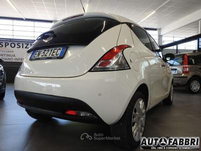 Lancia Ypsilon 1.2 69 CV 5 porte Gold Bianco usata CORIANO