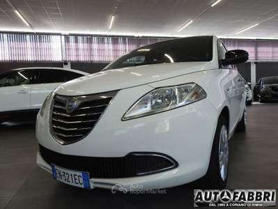 Lancia Ypsilon 1.2 69 CV 5 porte Gold Bianco usata CORIANO