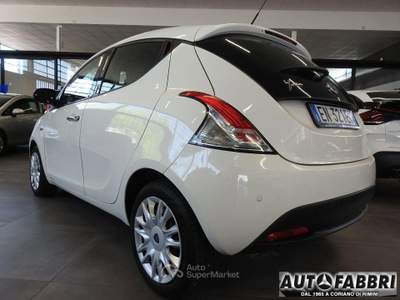 Lancia Ypsilon 1.2 69 CV 5 porte Gold Bianco usata CORIANO