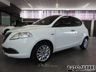 Lancia Ypsilon 1.2 69 CV 5 porte Gold Bianco usata CORIANO