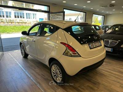 Lancia Ypsilon 85 CV 5 porte Metano Ecochic Gold Bianco usata Pieve a Nievole
