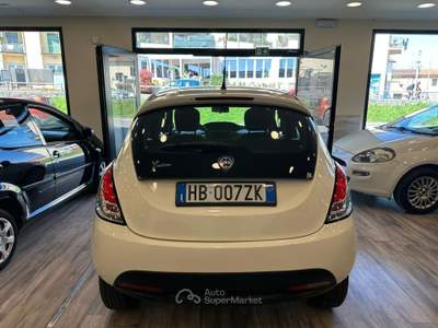 Lancia Ypsilon 85 CV 5 porte Metano Ecochic Gold Bianco usata Pieve a Nievole
