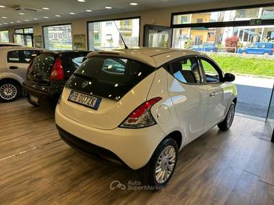 Lancia Ypsilon 85 CV 5 porte Metano Ecochic Gold Bianco usata Pieve a Nievole
