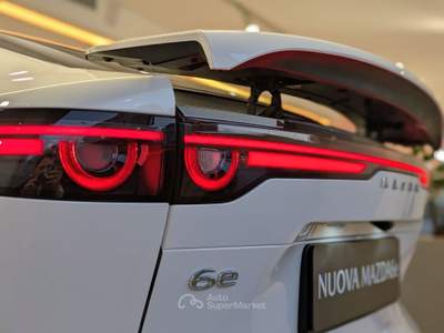 Mazda 6e 68,8kWh Standard Range 258CV Takumi Bianco usata Castellammare di Stabia