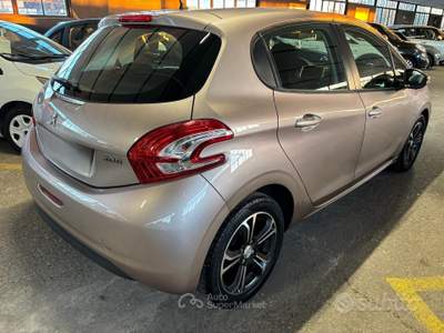 Peugeot 208 1.2 PureTech 82CV Allure NEOPATENTATO usata Sommacampagna