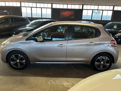 Peugeot 208 1.2 PureTech 82CV Allure NEOPATENTATO usata Sommacampagna