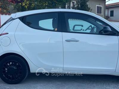 Lancia Ypsilon Gold Hybrid 1.0 FireFly 70cv usata Anzio