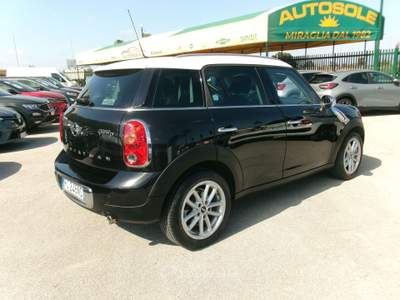MINI Cooper MINI COUNTRYNAM R60 1.6 112CV E6 PARK LANE PLUS 106000KM Nero usata Giugliano in Campania