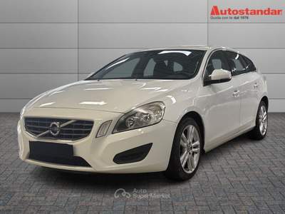 Volvo V60 (2010-2018) D3 Geartronic Momentum Bianco usata Torino