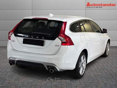 Volvo V60 (2010-2018) D3 Geartronic Momentum Bianco usata Torino