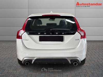 Volvo V60 (2010-2018) D3 Geartronic Momentum Bianco usata Torino