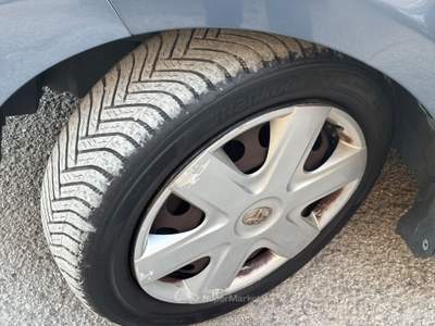 Toyota Aygo 1.0 5 porte Sol OK NEOPATENTATI Grigio usata Bologna