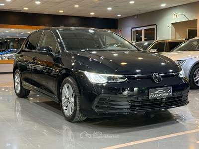 Volkswagen Golf Golf VIII 2023 2.0 tdi Life 115cv dsg Nero usata Cassola