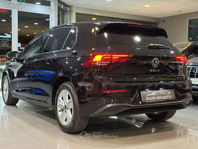 Volkswagen Golf Golf VIII 2023 2.0 tdi Life 115cv dsg Nero usata Cassola