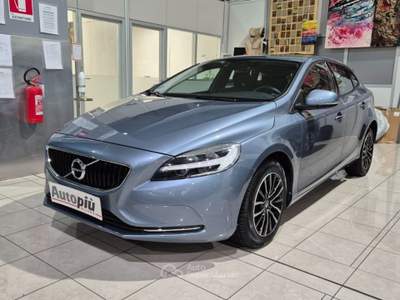 Volvo V40 D3 Momentum Blu/Azzurro usata Milano
