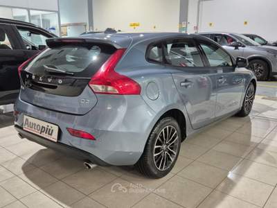 Volvo V40 D3 Momentum Blu/Azzurro usata Milano