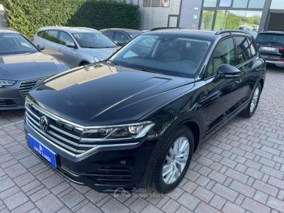 Volkswagen Touareg 3.0 V6 tdi scr Elegance 231cv auto Nero usata Sarego Volkswagen Touareg 3.0 V6 tdi scr Elegance 231cv auto Nero usata Sarego