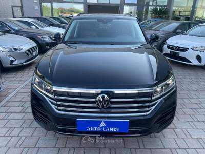 Volkswagen Touareg 3.0 V6 tdi scr Elegance 231cv auto Nero usata Sarego