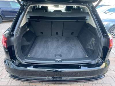 Volkswagen Touareg 3.0 V6 tdi scr Elegance 231cv auto Nero usata Sarego
