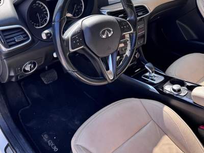 Infiniti Q30 DCT AWD Luxe Tech Bianco usata MOLFETTA