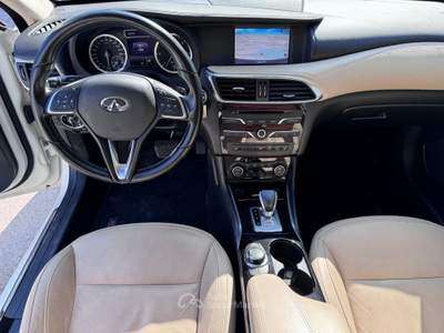 Infiniti Q30 DCT AWD Luxe Tech Bianco usata MOLFETTA