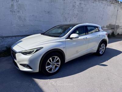 Infiniti Q30 DCT AWD Luxe Tech Bianco usata MOLFETTA