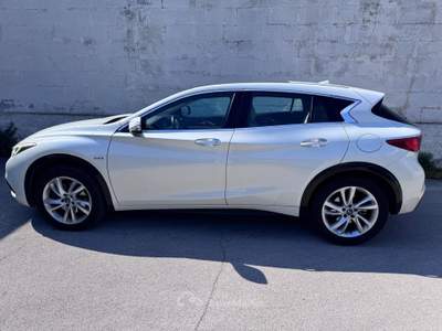 Infiniti Q30 DCT AWD Luxe Tech Bianco usata MOLFETTA
