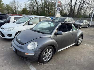 Volkswagen New Beetle New Beetle Cabrio Cabrio 1.9 tdi limited Red Edition Grigio usata Terranuova Bracciolini Volkswagen New Beetle New Beetle Cabrio Cabrio 1.9 tdi limited Red Edition Grigio usata Terranuova Bracciolini